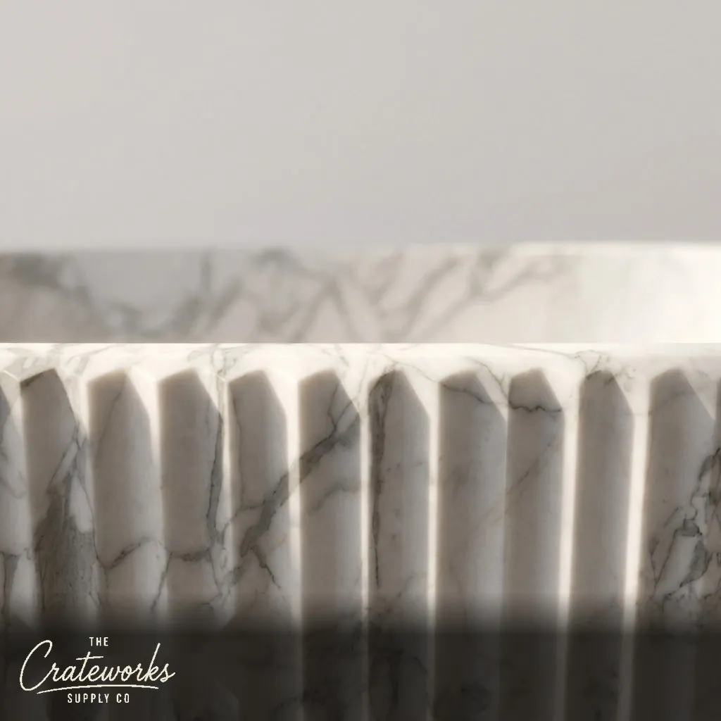 Freestanding marble tub in Fluted Calacatta Marble, detail 2