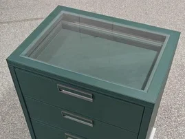 Glass-Lid Chest Island, detail 3