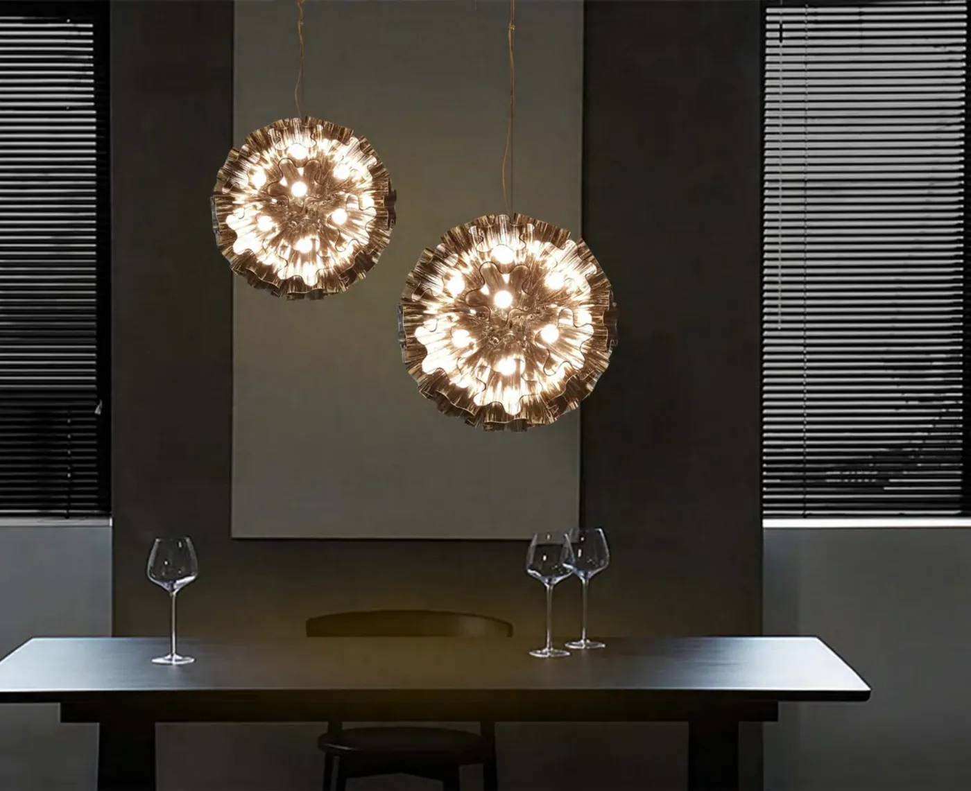 Earl Gold Halo, chandeliers
