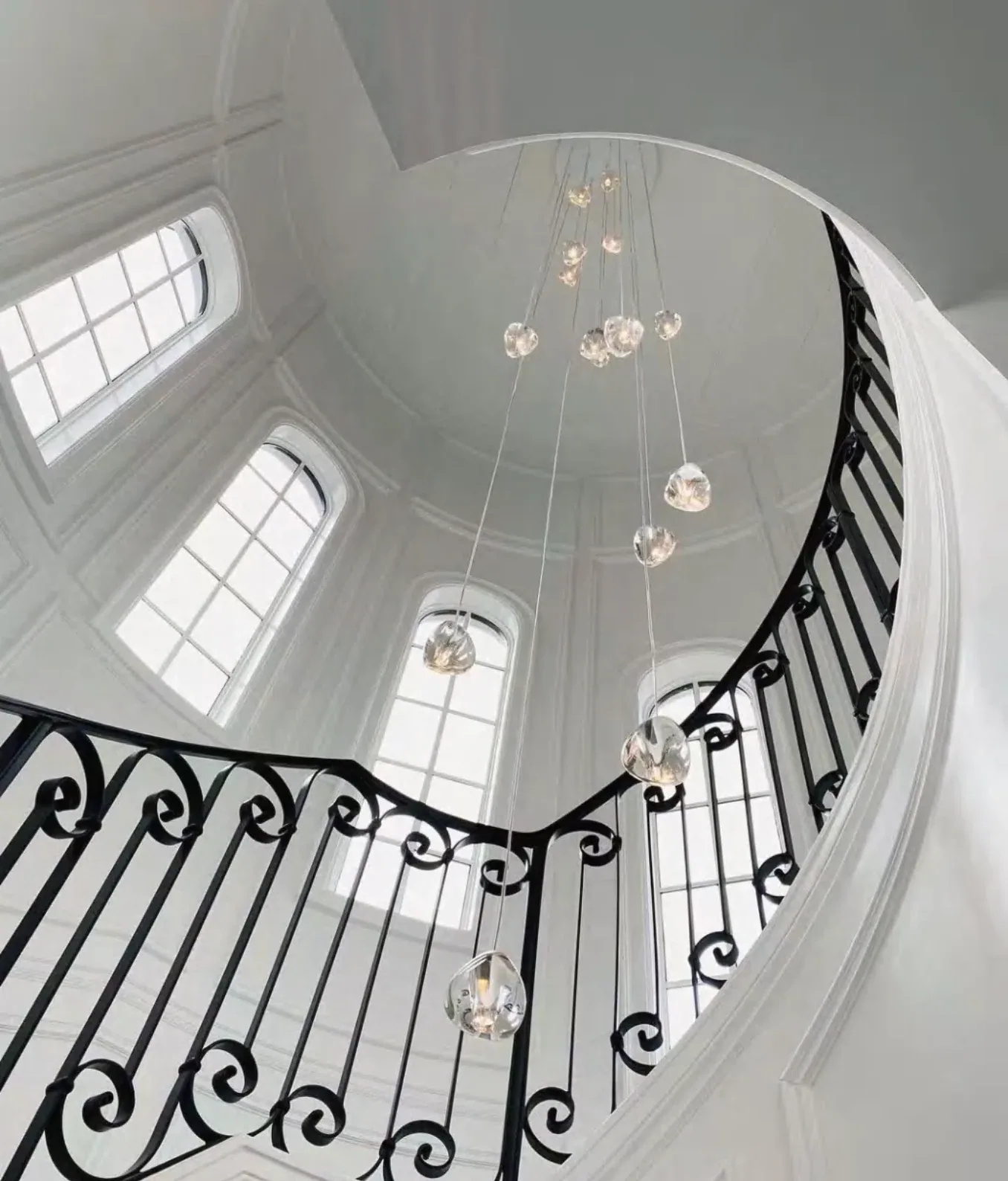 Glass Petite Run, linear suspension